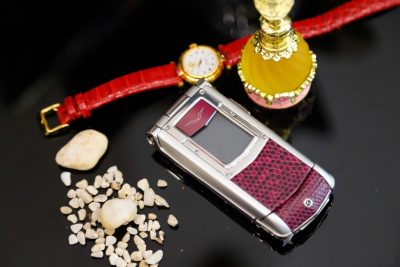 Điện thoại Vertu Constellation Ayxta Da Cá Sấu (Màu Hồng)