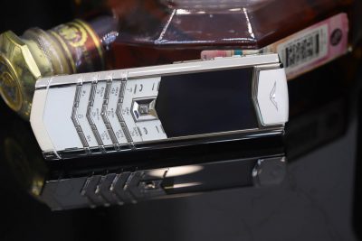 Điện thoại Vertu Signature S Pure White