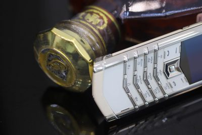 Điện thoại Vertu Signature S Pure White