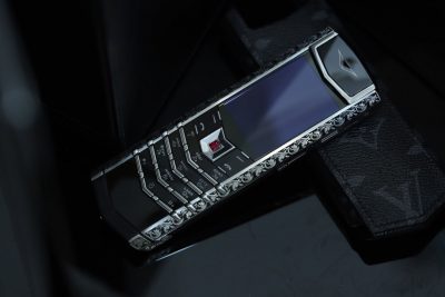 Điện thoại Vertu Signature S And Steel Họa Tiết Nổi Phục Hưng