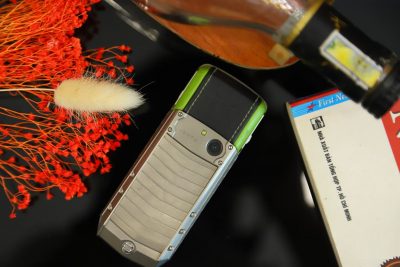 Vertu Ascent X Titanium Carbon Fibre Black And Green Leather