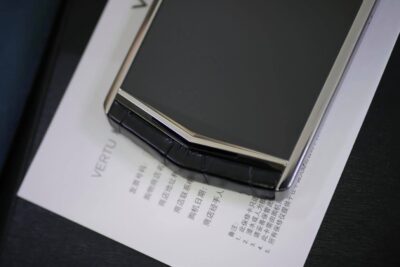 Điện thoại Aster P Da cá sấu đen like new 99%