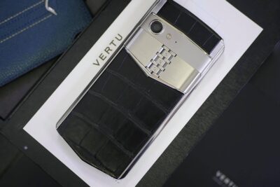 Điện thoại Aster P Da cá sấu đen like new 99%