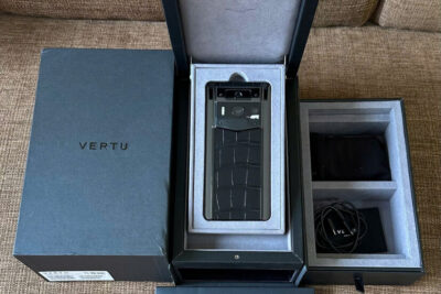 Điện thoại METAVERTU 2 Generation da cá sấu đen 99% chính hãng