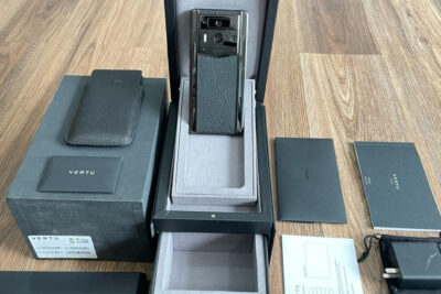 Điện thoại METAVERTU 2 Generation da bê đen 99% chính hãng