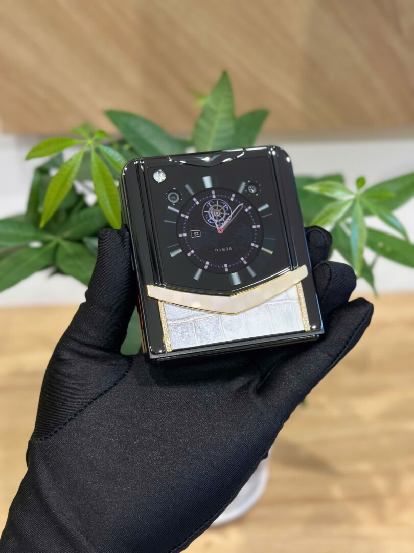 Dien Thoai Vertu Ironflip Diamonds Gold 18k Lung Da Ca Sau Himalaya3