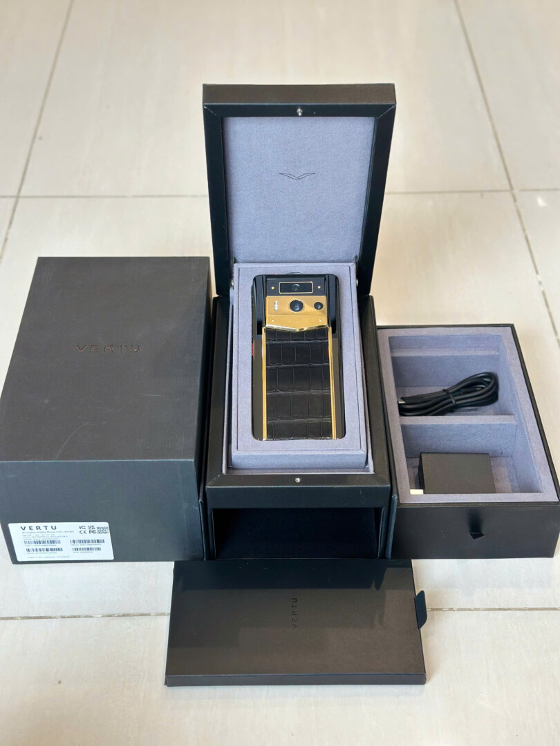 Metavertu 2 Max – Da Cá Sấu & Viền Bọc Vàng 18k (5)