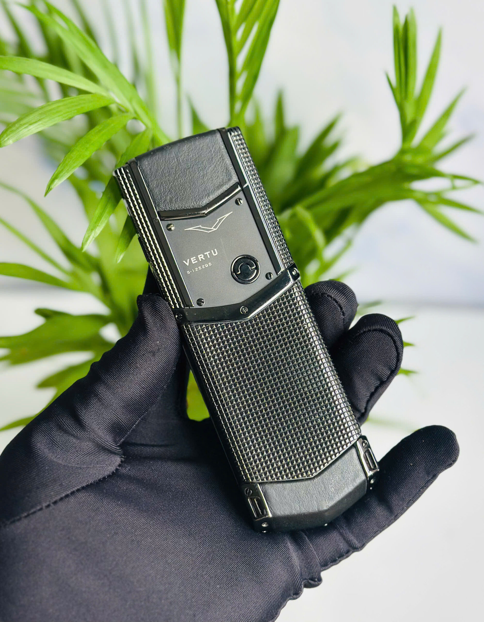 Vertu Signature S Clous Black 99% – Đẳng Cấp Khác Biệt, Giá Trị Bền Vững